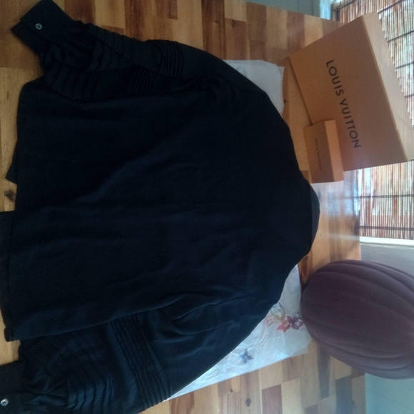 100% Authentic Louis Vuitton black blouse - Picture 5 of 6